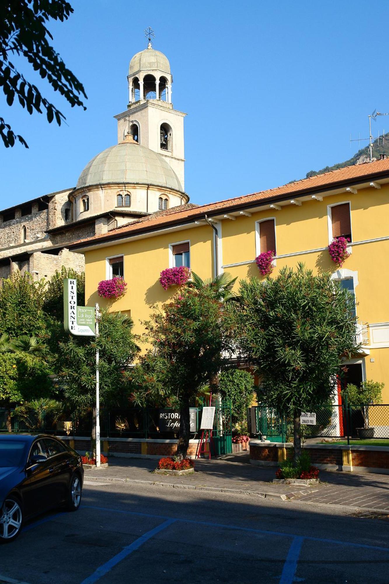 Hotel Ristorante Lepanto Salò Dış mekan fotoğraf